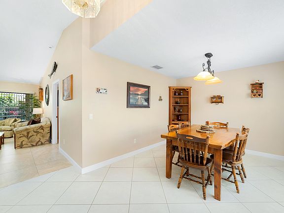 3rd image of 950 SW Connecticut Terrace