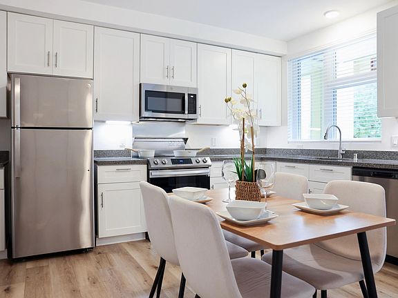 2nd image of 2614 1st St #105