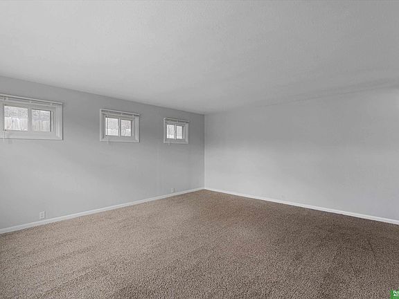 4th image of 8820 Blondo St