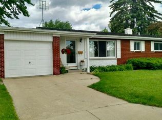 1 Ivy Ct, Essexville, MI
