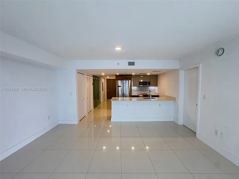 9261 E Bay Harbor Dr #405 — Photo 6