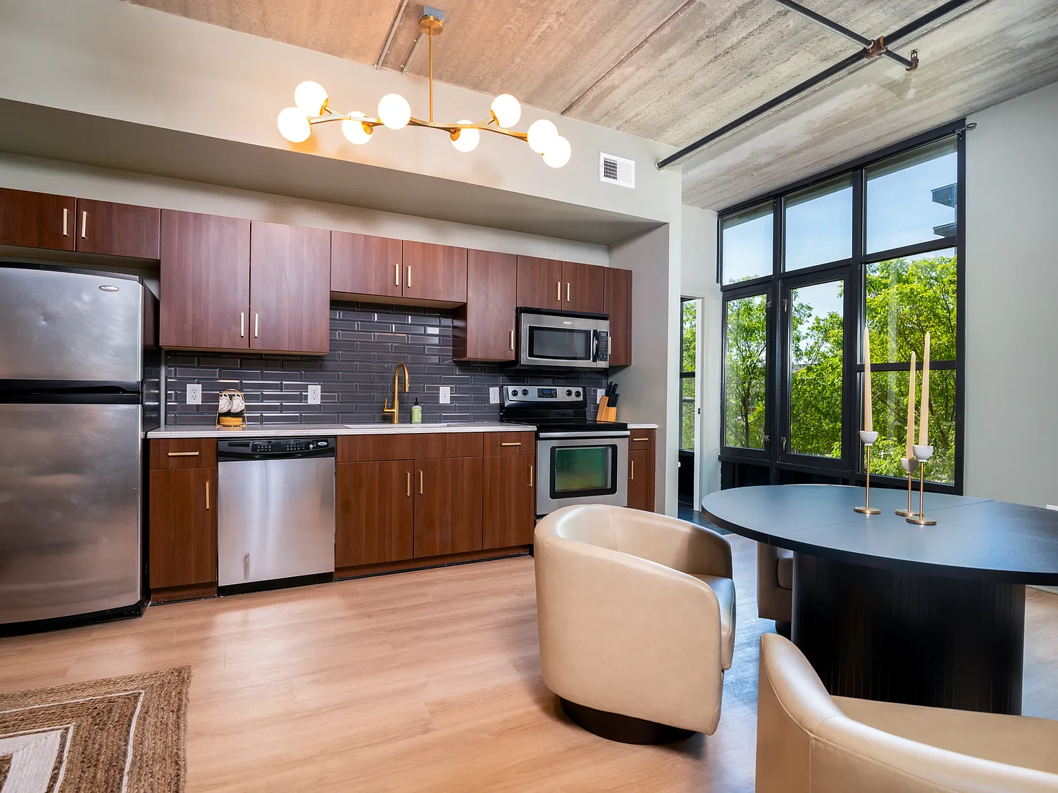 2 bed, 822 sqft, $3,600 — Photo 1