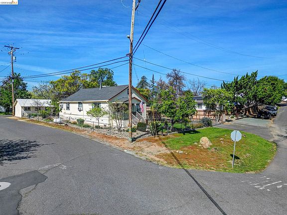 2nd image of 722 Oneida St