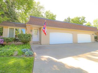 8496 Tanglewood Trl, Chagrin Falls, OH 44023