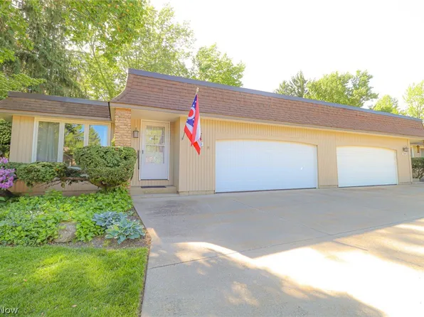 8496 Tanglewood Trl, Chagrin Falls, OH 44023