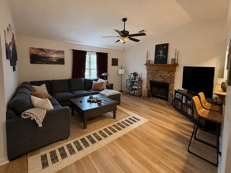 619 NW Granite Ave — Photo 3