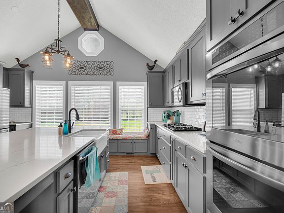 2nd image of 542 Shallow Creek Rd