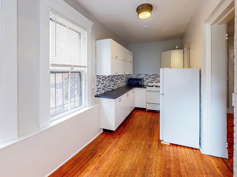 542 Chapel St #5 — Photo 1