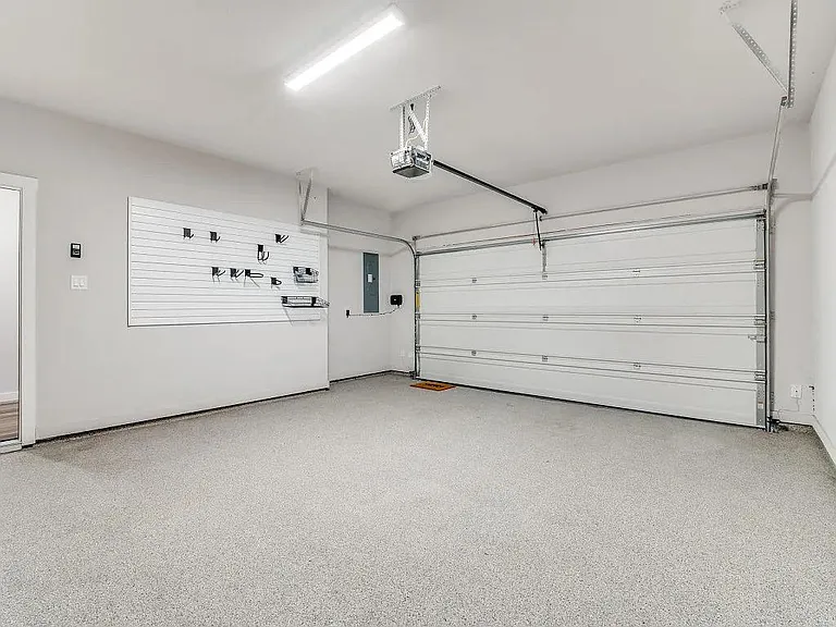 627 Oakridge Dr — Photo 15
