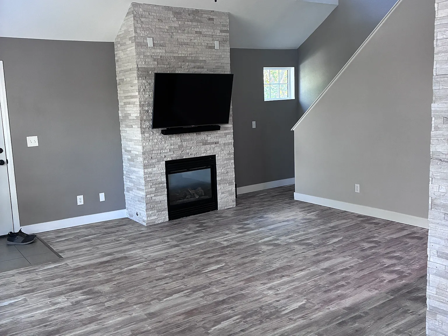 2 bed, 1230 sqft, $2,300 — Photo 2