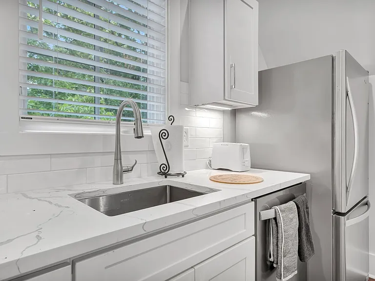 1110 Lillian St #B — Photo 13