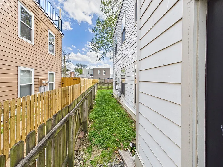 1112 Porter St #A — Photo 35