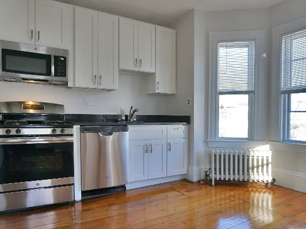 141 Brown St #2, Waltham, MA 02453