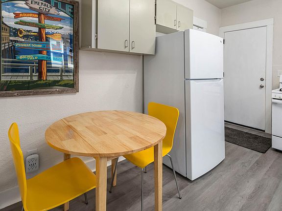 4th image of 2313 Everett Ave APT 1