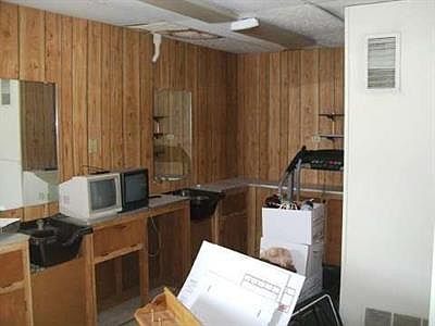 5th image of 607 N Maumee St