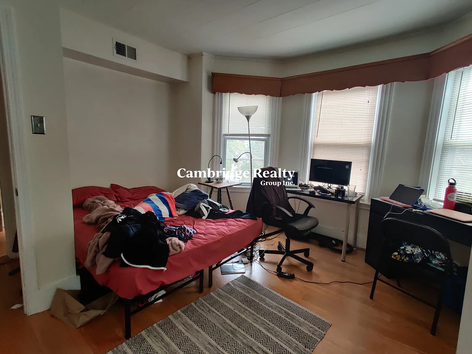 3 bed, 900 sqft, $3,600 — Photo 4