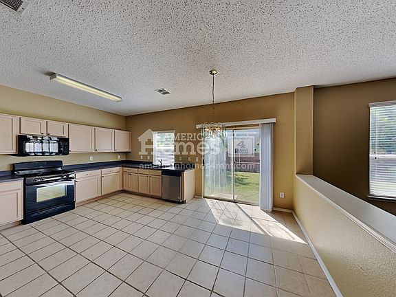 4th image of 904 Gillon Dr