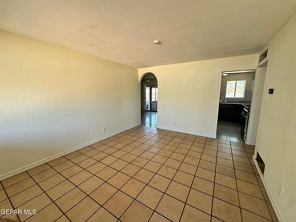 3rd image of 10336 Windsor Dr