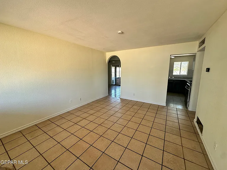10336 Windsor Dr — Photo 3