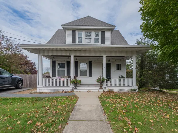 36 Mayflower St, Plymouth, MA 02360