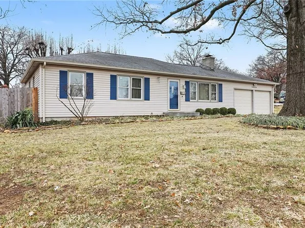 10244 Reeds Dr, Overland Park, KS 66207