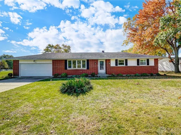 290 Coach Dr, Tipp City, OH 45371
