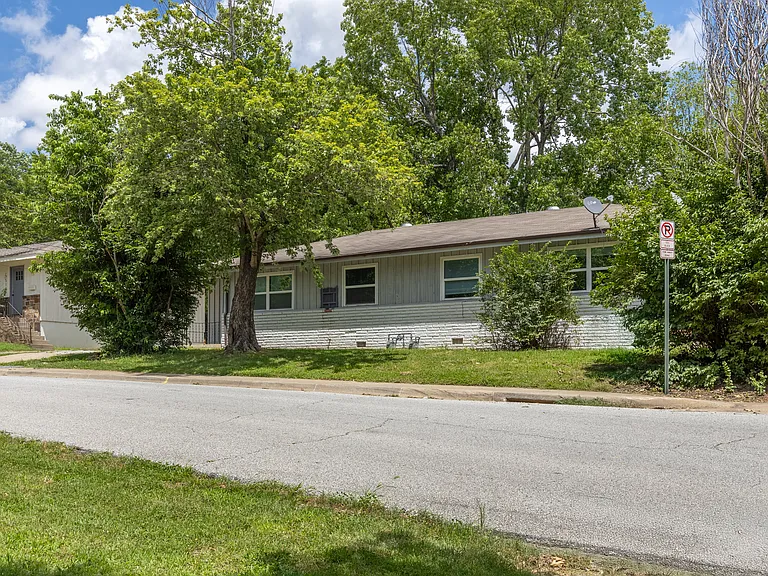 520 S Duncan Ave — Photo 26