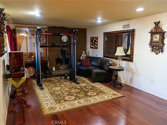 5th image of 312 N Prospectors Rd