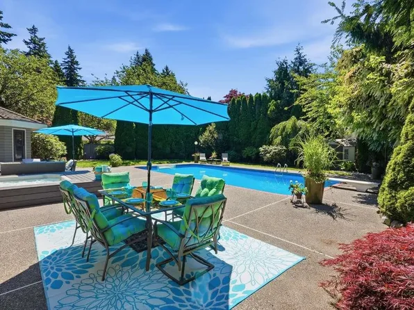 13446 19th Ave, Surrey, BC V4A 9C7