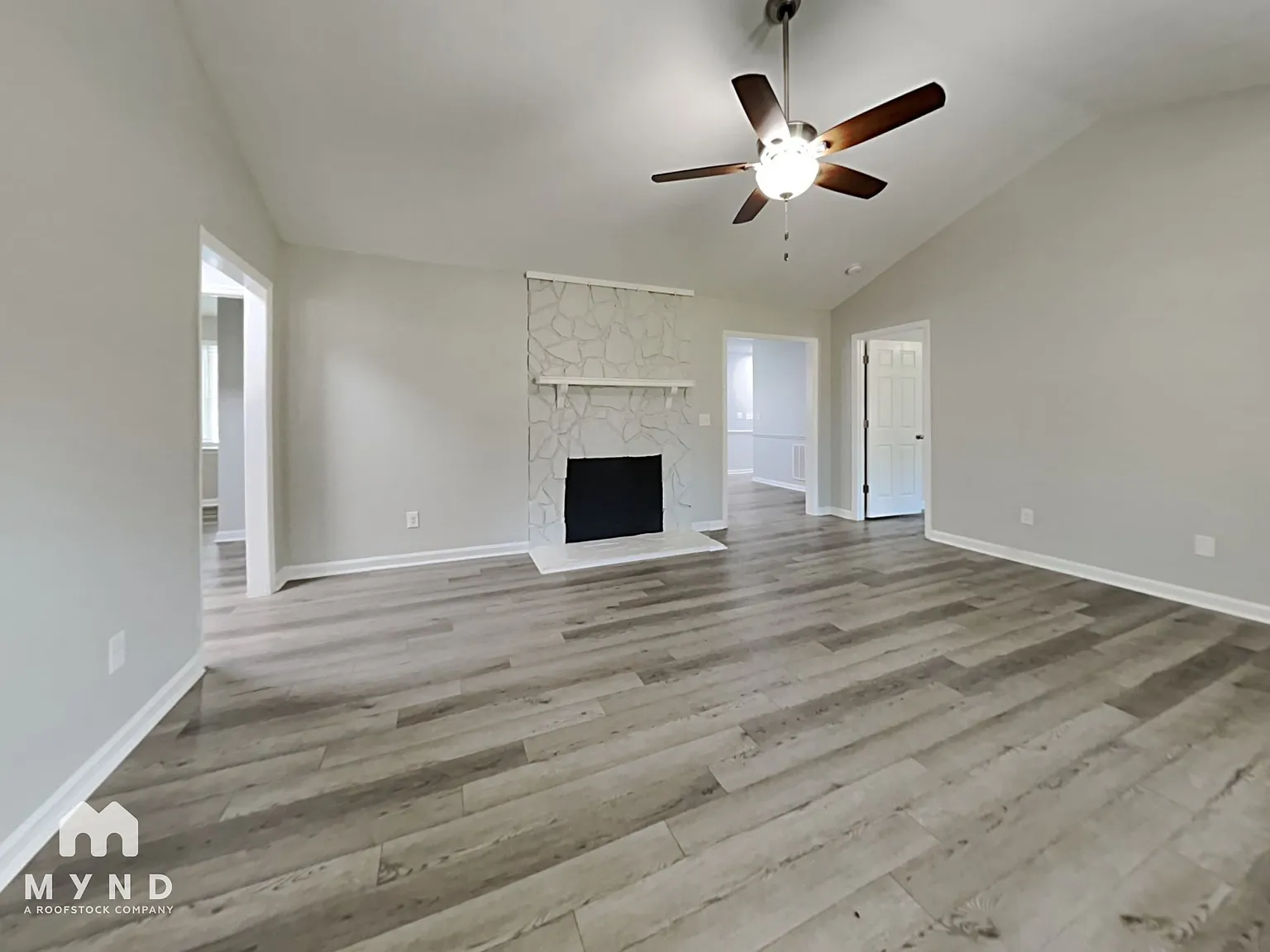 3 bed, 2.0 bath, 1312 sqft, $1,985 — Photo 2