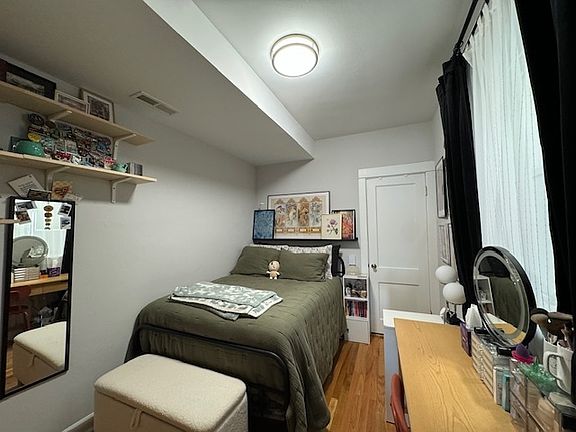 2nd image of 4526 N Lincoln Ave #2
