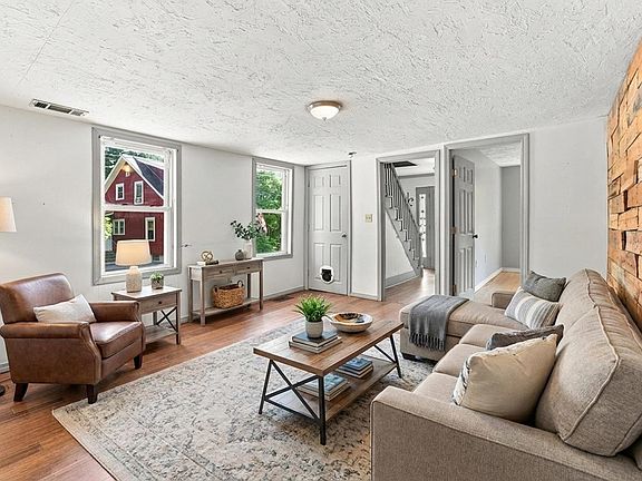 2nd image of 28 Tremont St