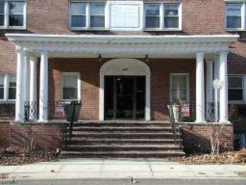 1st image of 465 Valley St #1C