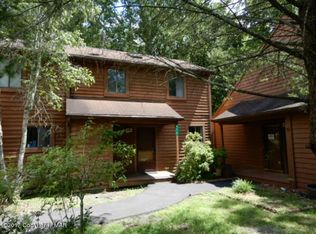 416 Tudor Ct, Bushkill, PA 18324