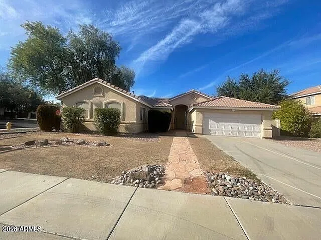 5 bed, 2.5 bath, 2622 sqft, $3,000 — Photo 1