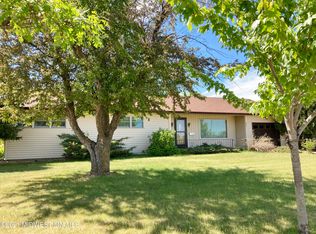 421 7th St SW, Wadena, MN 56482