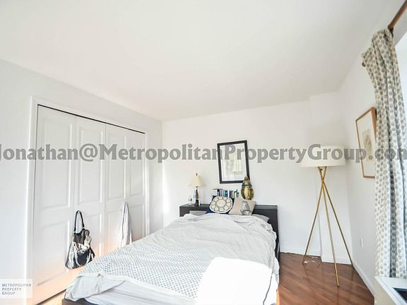 4th image of 401 W 22nd St APT 4E