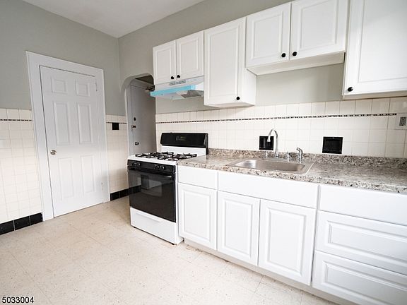 3rd image of 66 Lindsley Pl #4