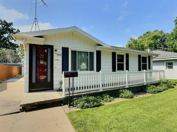 1017 Pierce Ave, Oshkosh, WI 54902