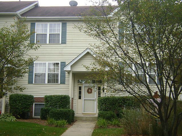 1st image of 469 E Willow St #1