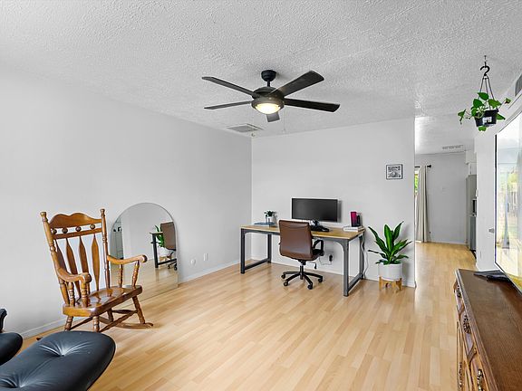 5th image of 909 Sunset St