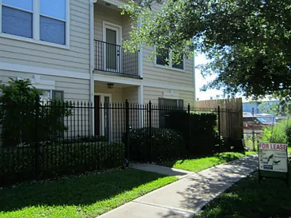 2915 Clay St, Houston, TX 77003