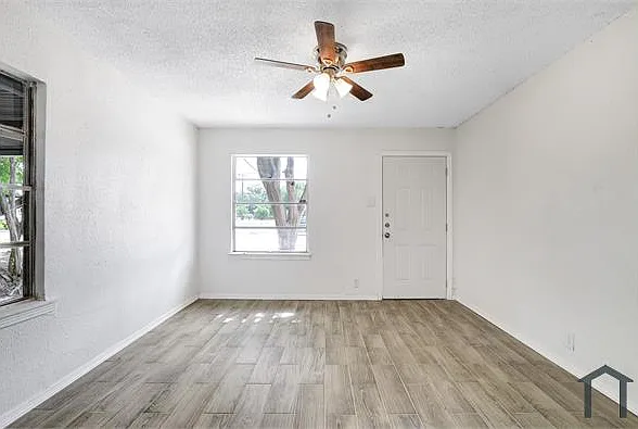 4 bed, $1,425 — Photo 2