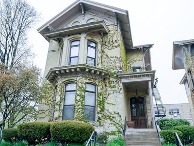 904 E Pleasant St APT 3, Milwaukee, WI, 53202