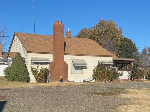 401 1/2 E 5th St, Grandview, WA 98930