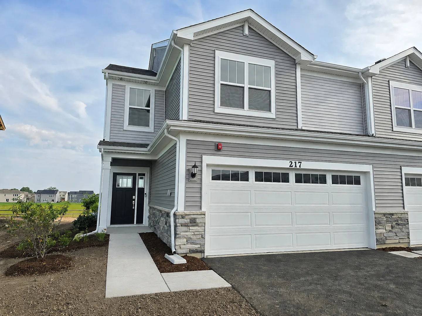 3 bed, 2.5 bath, 1840 sqft, $2,650 — Photo 1