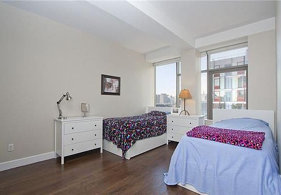 4th image of 2-17 51st Ave #902