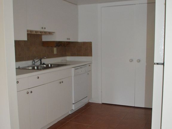 4th image of 206 Crown Oaks Way