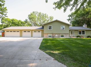 704 E Elm St, Brandon, SD 57005