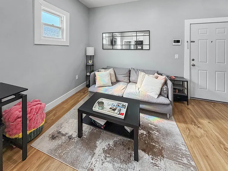 1076 Summit Ave #4 — Photo 12